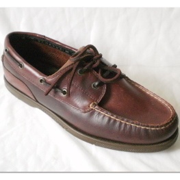 Men leather mocassin boat shoe with brown pull up leather and leather lace