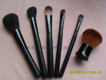 COSMETIC BRUSH