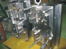 plastics injection mould