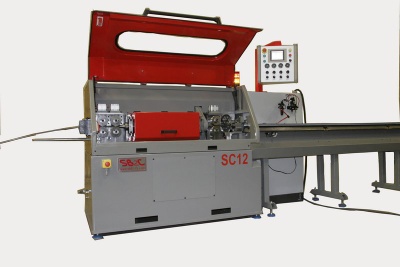 Straightening and cutting machine