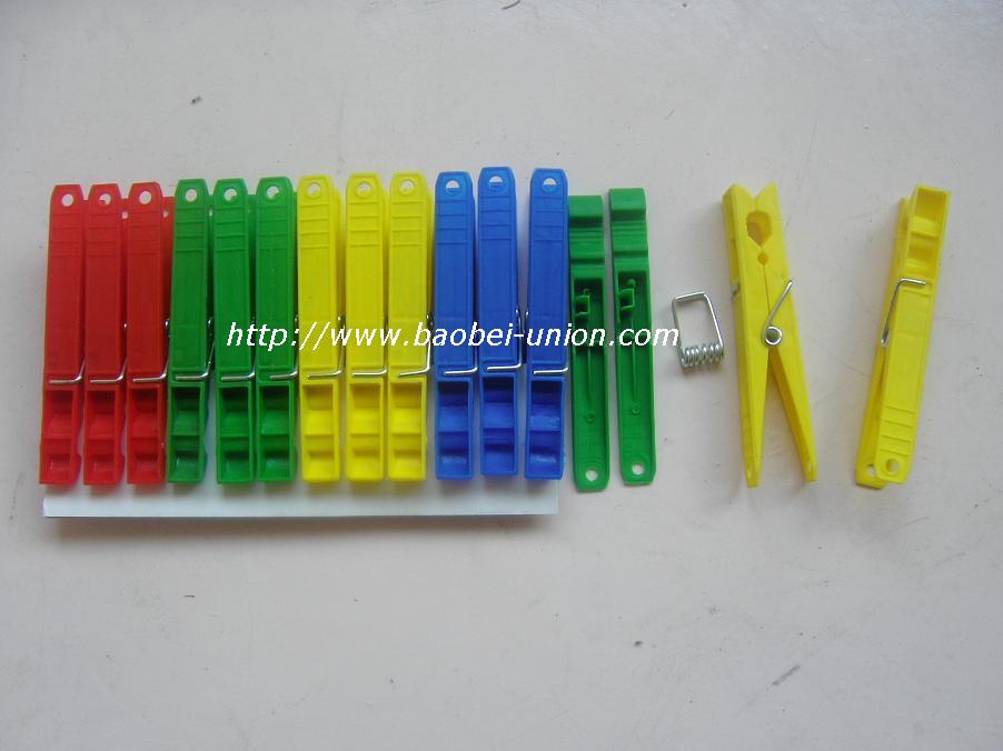 PLASTIC PEGS