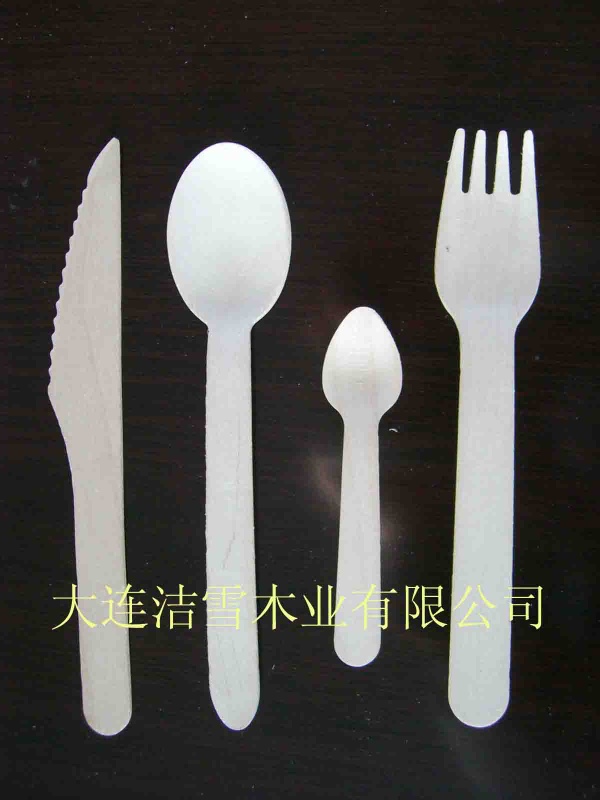 Wooden disposable cutlery