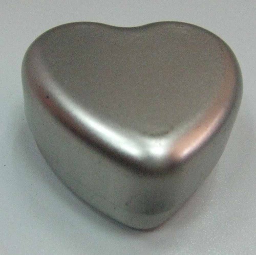 HEART-SHAPED TIN BOX