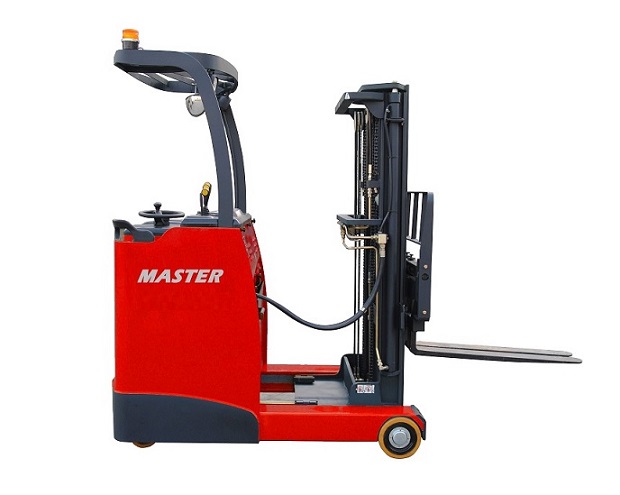 Master Reach Truck