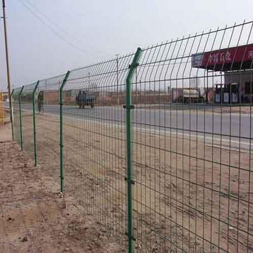 Road wire mesh fence