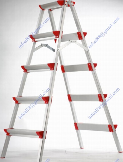 Aluminum step ladder