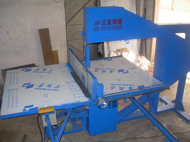 Foam cutting machine, straight cutting machine