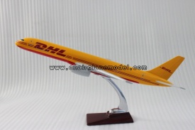 model airplane B757-200 DHL