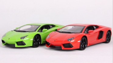 R/C Lamborghini Aventador LP700-4 Model Car