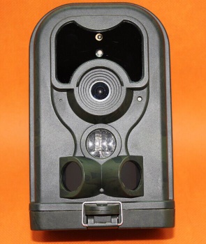 PIR motion triggered hunting camera