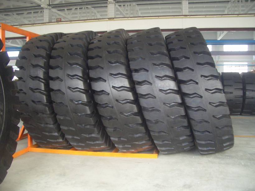 puncture resistance and cutting resistance of tire; larger contact area, good grip ability, excellent traction and wearability; High-strength framework material, excellent high-strength steel wire and tough sidewall form solid casing structure; Improved process, fixture and compound enable excellent wear resistance,… larger contact area, good grip ability, excellent traction and wearability; High-strength framework material, excellent high-strength steel wire and tough sidewall form solid casing structure; Improved process, fixture and compound enable excellent wear resistance,…