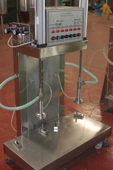 Keg filling machine with single , double heads