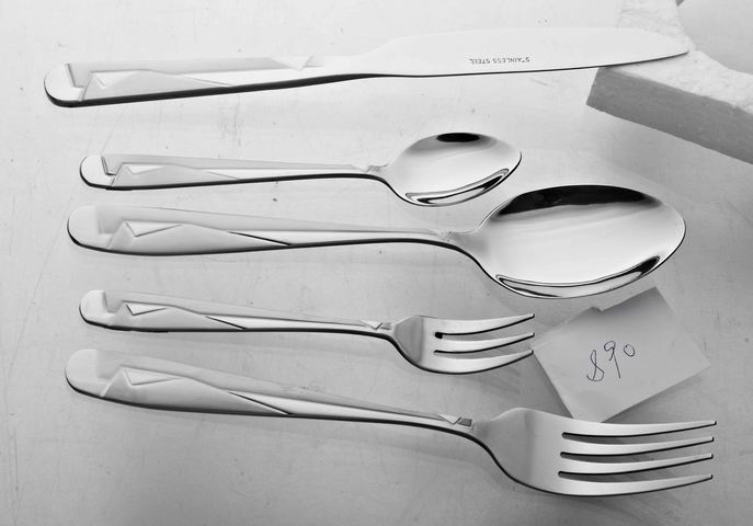 Stainless steel cutlery set