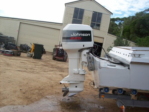 1999 Johnson 225HP Outboard Motor