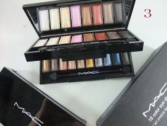 pretty girls beloved 18 color eyeshadow