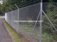 chain link wire mesh fence